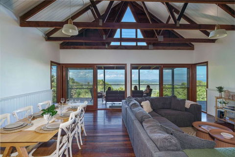 Mountain Retreat With Ocean Views And Fireplace - Whitsundays Accommodation 2