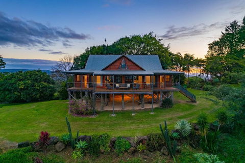 Mountain Retreat With Ocean Views And Fireplace - Whitsundays Accommodation 0