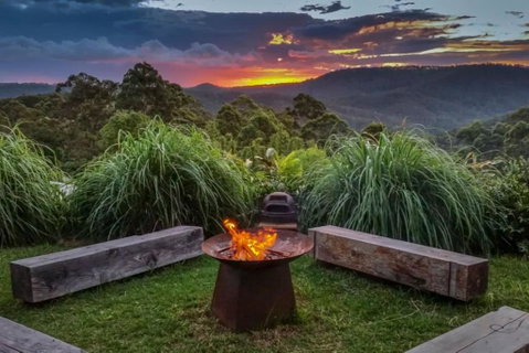 Mountain View Escape - Whitsundays Accommodation 0