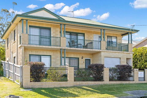 Mountain Views Milton - Whitsundays Accommodation 2