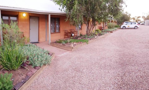 Mud Hut Motel - Whitsundays Accommodation 3