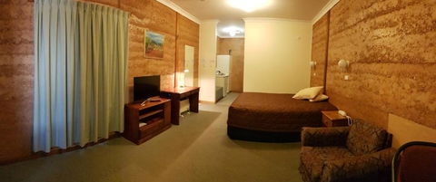 Mud Hut Motel - Whitsundays Accommodation 0