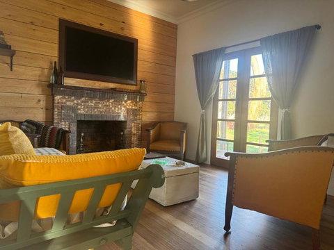 Myrtlebank Cottage Farmstay - Whitsundays Accommodation 3