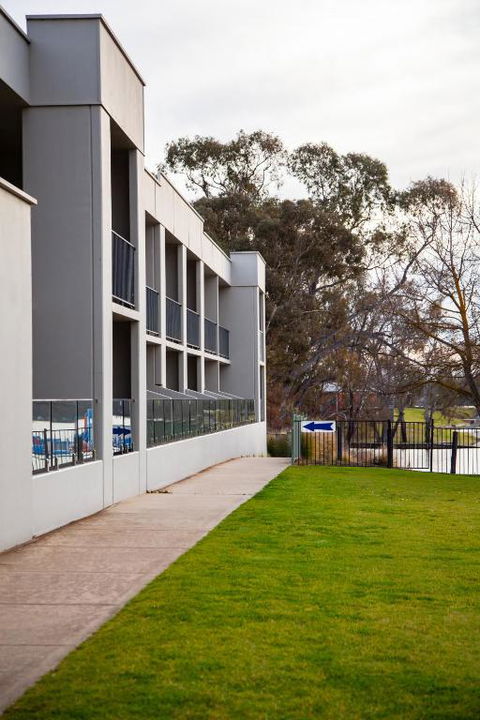 Nagambie Waterfront Motel - Whitsundays Accommodation 1