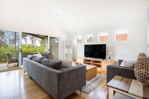 Nalu Pet Friendly 1 Min Walk To Beach - Whitsundays Accommodation 1