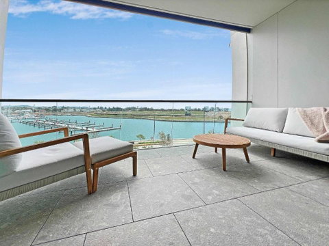 Nautilus View - Luxury Marina Getaway - Whitsundays Accommodation 2