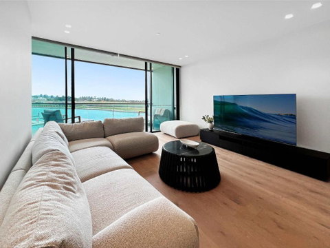 Nautilus View - Luxury Marina Getaway - Whitsundays Accommodation 3