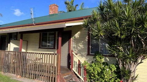 Neat & Tidy Coastal Cottage - Whitsundays Accommodation 0