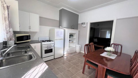 Neat & Tidy Coastal Cottage - Whitsundays Accommodation 1