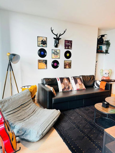 New Retro Style 2Bedrooms Max For 6 In Heart Of CBD - Whitsundays Accommodation 1