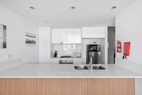 NEW 3BR Apt In Kingsgrove Sleeps 7 - Whitsundays Accommodation 2