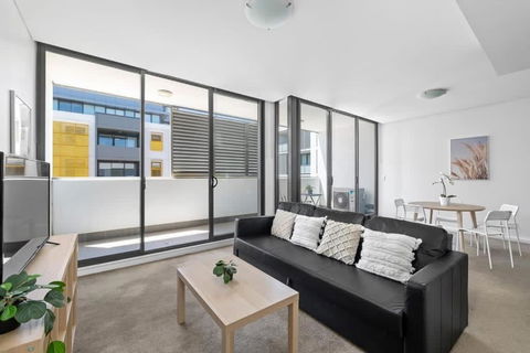 NEW 3BR Apt In Kingsgrove Sleeps 7 - Whitsundays Accommodation 3