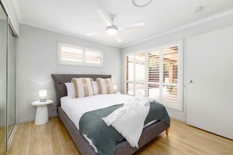 NEW 3BR Serene Creekside Retreat In Helensvale - Whitsundays Accommodation 1