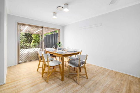 NEW 3BR Serene Creekside Retreat In Helensvale - Whitsundays Accommodation 3