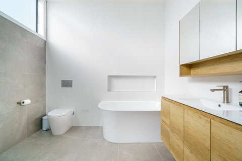 New 4 Bedroom City Home With Tesla Charger - Whitsundays Accommodation 0