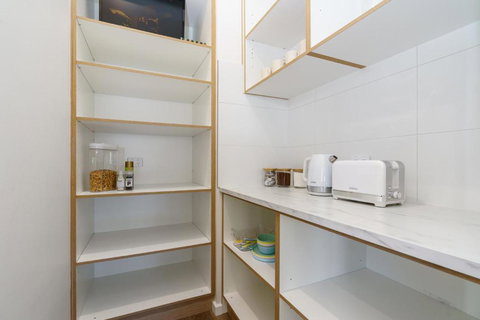 New 4 Bedroom City Home With Tesla Charger - Whitsundays Accommodation 1