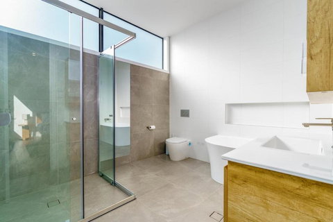 New 4 Bedroom City Home With Tesla Charger - Whitsundays Accommodation 2