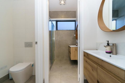 New 4 Bedroom City Home With Tesla Charger - Whitsundays Accommodation 3