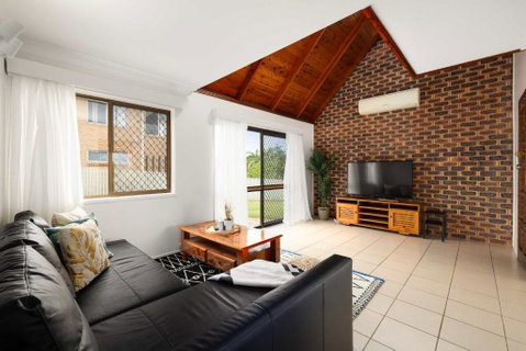 New 4BR Modern & Stylish Heritage Hideaway WiFi - Whitsundays Accommodation 2