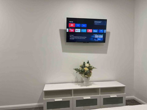 New And Sophisticated Home - Whitsundays Accommodation 3