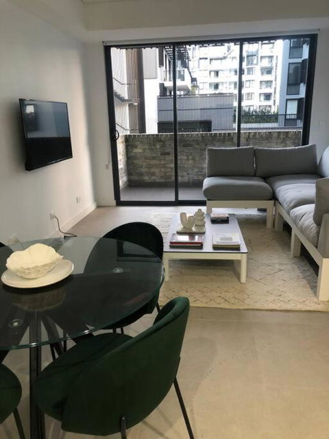 New Spacious 1 Bedroom Apartment Rosebery - Whitsundays Accommodation 1