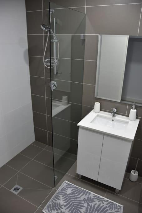 New Spacious 1 Bedroom Apartment Rosebery - Whitsundays Accommodation 3