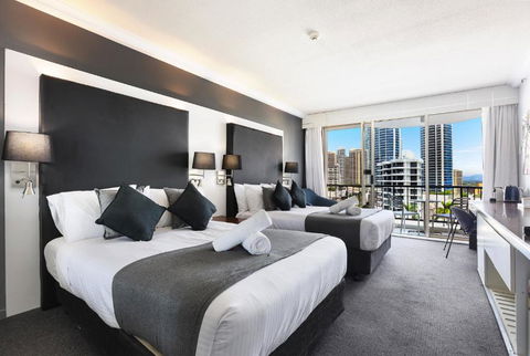 NEW Stunning Central Surfers Studio Apartment. - Whitsundays Accommodation 0