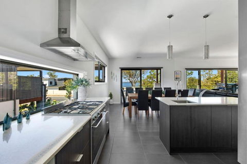 NEW - Sunrise Waters Holiday House - Whitsundays Accommodation 1