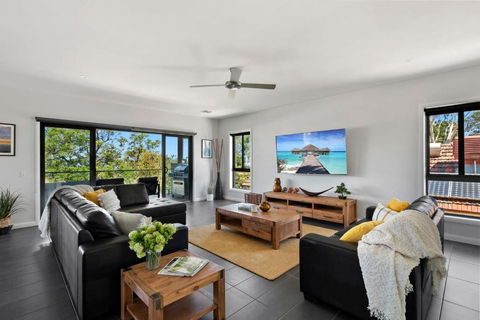 NEW - Sunrise Waters Holiday House - Whitsundays Accommodation 2