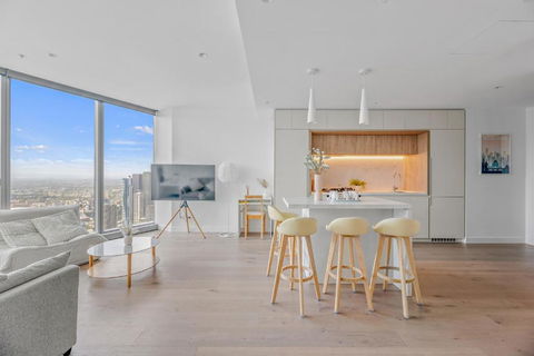 NEW Top Floor L70 CBD Luxury Apt - Whitsundays Accommodation 0