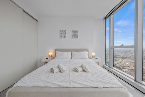 NEW Top Floor L70 CBD Luxury Apt - Whitsundays Accommodation 1