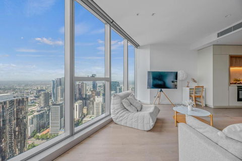 NEW Top Floor L70 CBD Luxury Apt - Whitsundays Accommodation 3