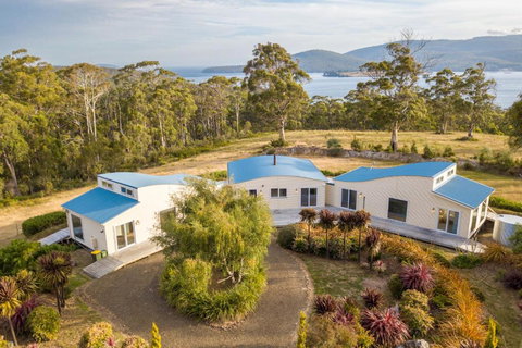 Newhaven - Whitsundays Accommodation 0