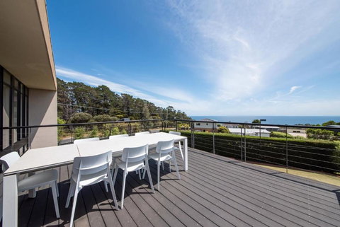 Newhaven - Solar Heated Pool, Tennis Court, Spa, Golf - Whitsundays Accommodation 3