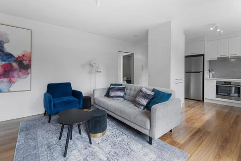 Newly Renovated South Yarra 2BR Apt With Parking - Whitsundays Accommodation 1