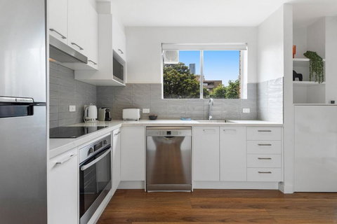 Newly Renovated South Yarra 2BR Apt With Parking - Whitsundays Accommodation 3