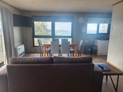 Mount Rumney Escapes - 4 Seaview Devil House - Whitsundays Accommodation 2