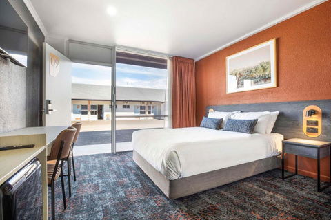 Nightcap At Horse & Jockey Hotel Warwick - Whitsundays Accommodation 0