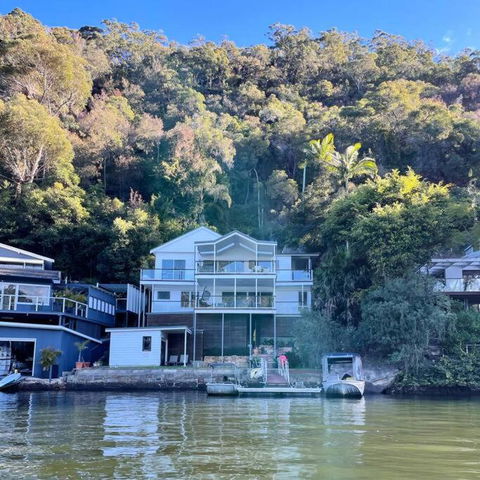 NINE At Berowra Waters, Luxury Waterfront With Hot Tub - Whitsundays Accommodation 2