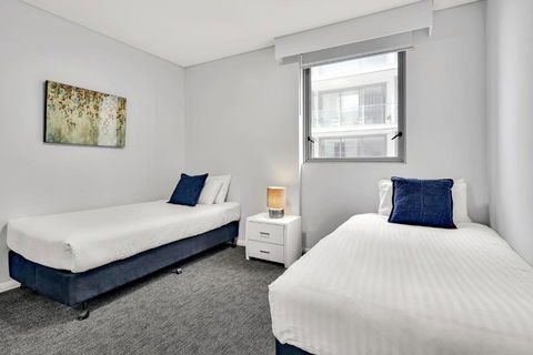 North Sydney Large Two Bedroom MIL2252402 - Whitsundays Accommodation 3