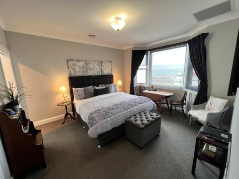 Number 10 -King Bed With Breakfast - Whitsundays Accommodation 0
