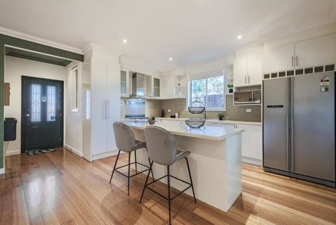 Nunawading Beautiful 3br Housedeckingcourtyard - Whitsundays Accommodation 3