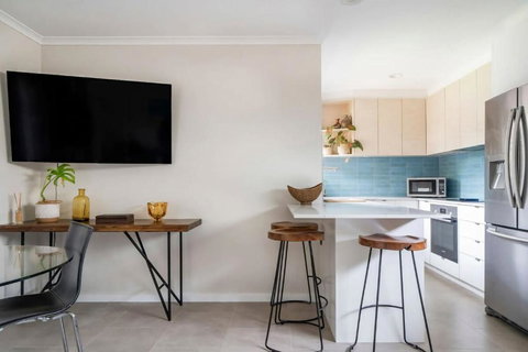 Oak Retreat Bliss By The Beach - Whitsundays Accommodation 1