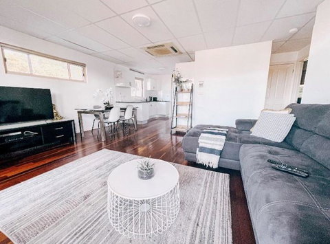 Oasis On The Hawkesbury - Water Views - Whitsundays Accommodation 2