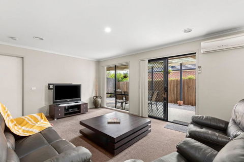 Oasis Springs - Whitsundays Accommodation 3