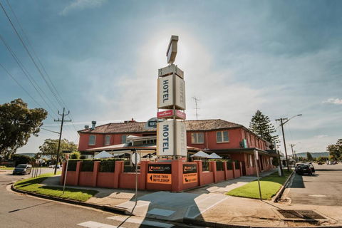 Northside Hotel Albury - Whitsundays Accommodation 0