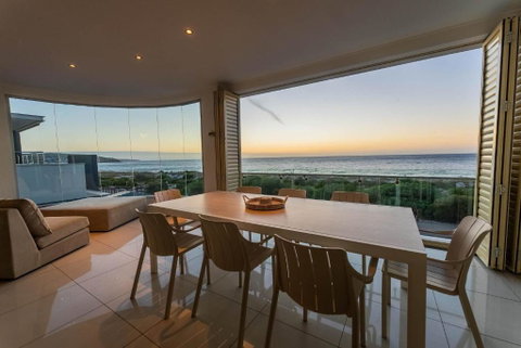 Ocean View Villa With Pool Spa & Cinema - Whitsundays Accommodation 1