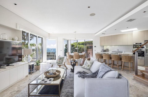 Oceanfront Beach Pad - Whitsundays Accommodation 1