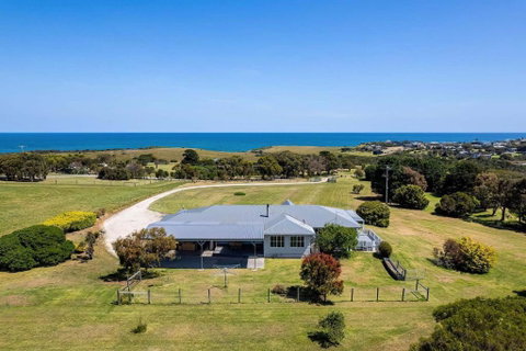 Oceanview On The Hill - Whitsundays Accommodation 0