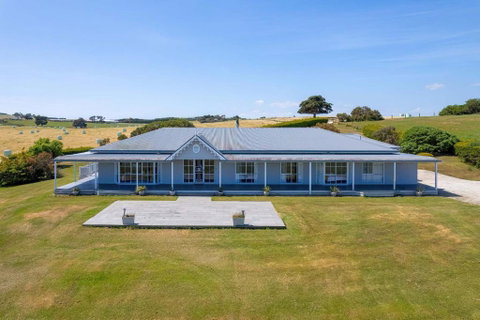 Oceanview On The Hill - Whitsundays Accommodation 1